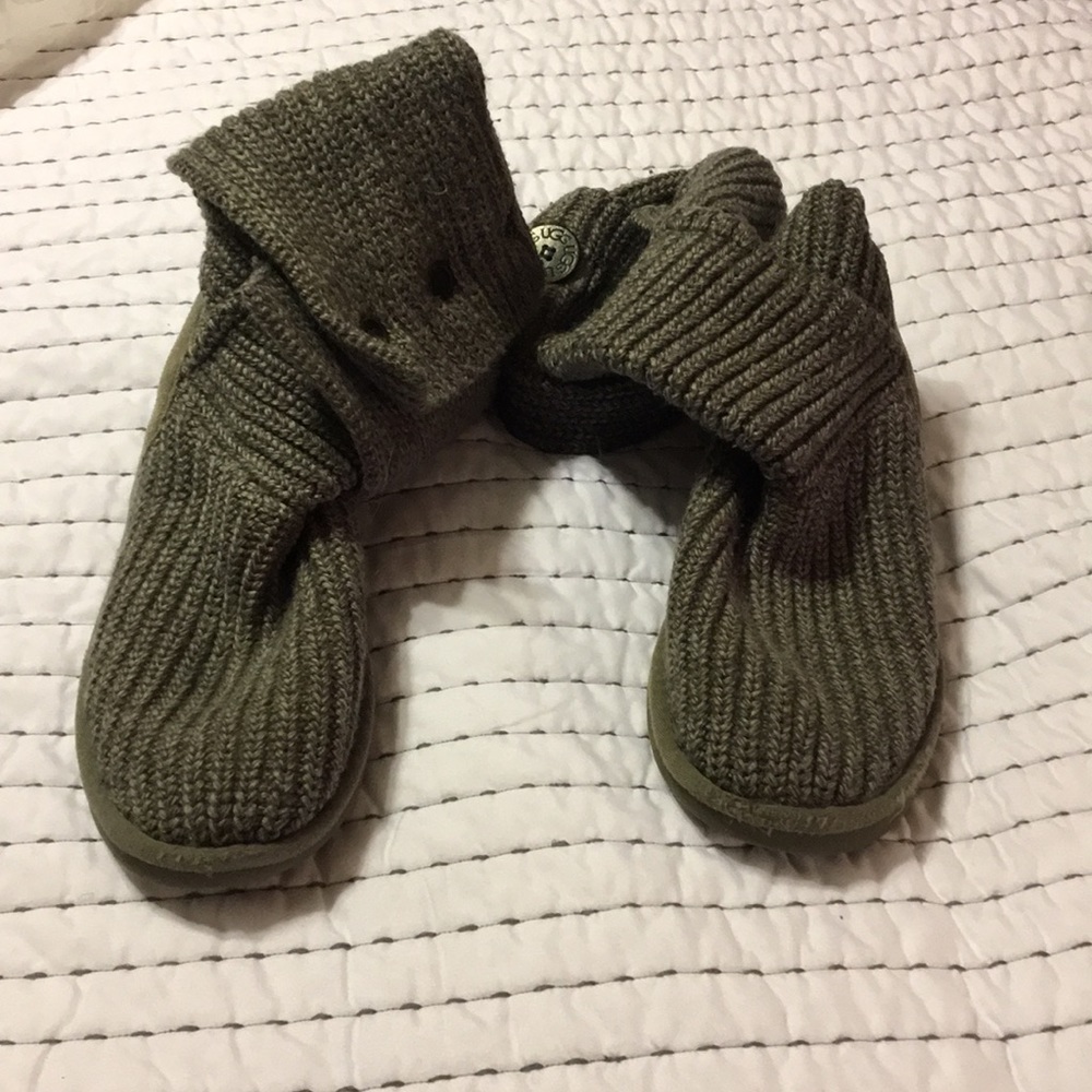 Size 7 gray Ugg’s!